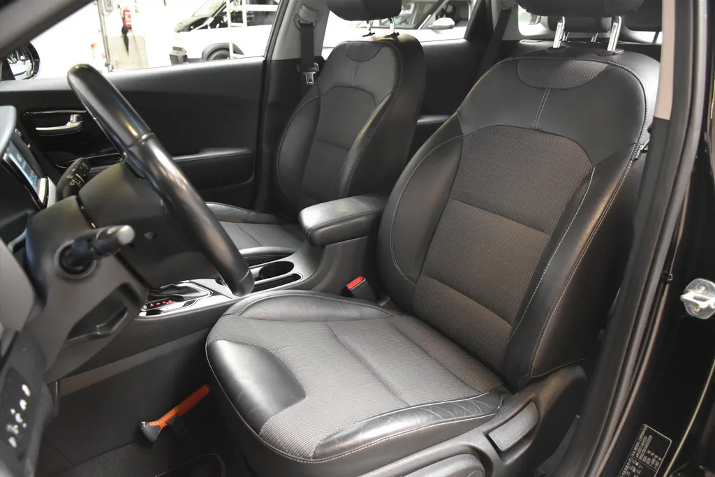 Kia Niro 1.6 GDi Hybrid 141pk DCT6 First Edition Navi | Camera | PDC | Cruise | Trekhaak | LMV