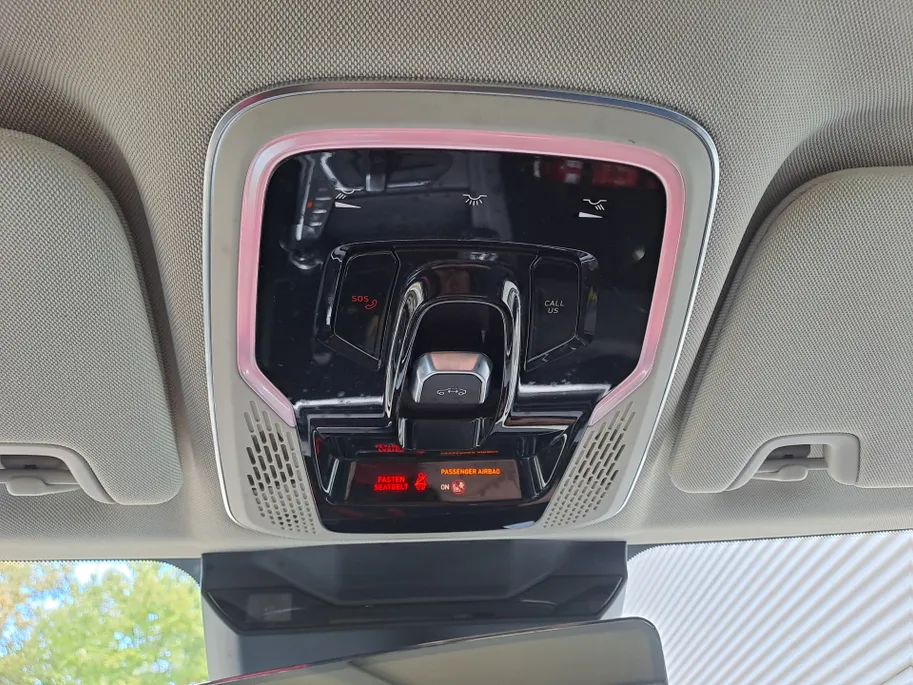 Lynk & Co 01 1.5 PHEV | SOH 97,3% | Automaat | Camera | Navigatie | Climate Control | Trekhaak afneembaar | Apple Carplay/Android Auto | DAB | Keyless entry | Keyless start | Stoel verw.