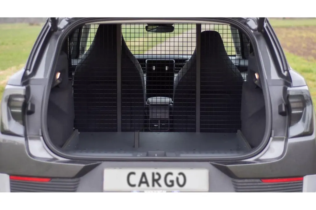 Ford Explorer Cargo Premium Extended Range RWD 77 kWh | Omgebouwd naar 2 persoons CARGO uitvoering | Lederen bekleding | 21' LM velgen | Navigatie | Head-up display | Adaptive cruise control