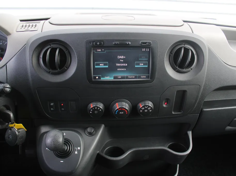 Renault Master T33 2.3 dCi L2H2 Stop & Start | Automaat | Trekhaak | Camera | Airco | Navi | Cruise | 16' LM | PDC | Licht-/regensensor | Volledig betimmerd |