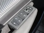 Volvo XC40 2.0 T4 R-Design | Keyless | HK Audio | Adap. Cruise | PDC | Elek. Trekhaak | 19' Velgen | Elek. Kofferklep | Camera | Stoelverwarming |