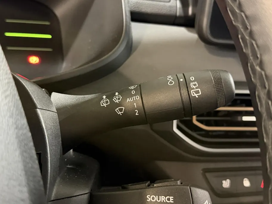 Dacia Jogger 140PK Hybrid Extreme 7p. Automaat | 7 Zitplaatsen | Camera | Parkeersensoren | Apple CarPlay/Android Auto | Digital Cockpit | Cruise Control | Lichtmetalen Velgen | Licht & Regen Sensor | Full LED |