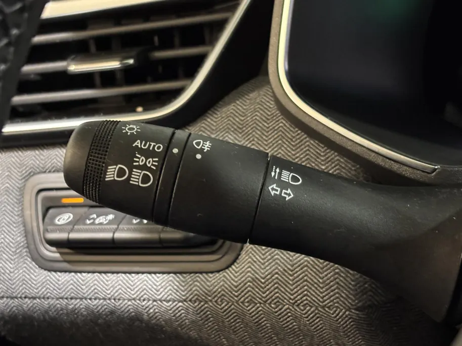 Renault Clio 90PK TCe GPF Techno | 9,3' Navi | Camera | Parkeersensoren | Cruise Control | Climate Control | Licht & Regen Sensor | Apple CarPlay/Android Auto | Full LED | Lichtmetalen Velgen |