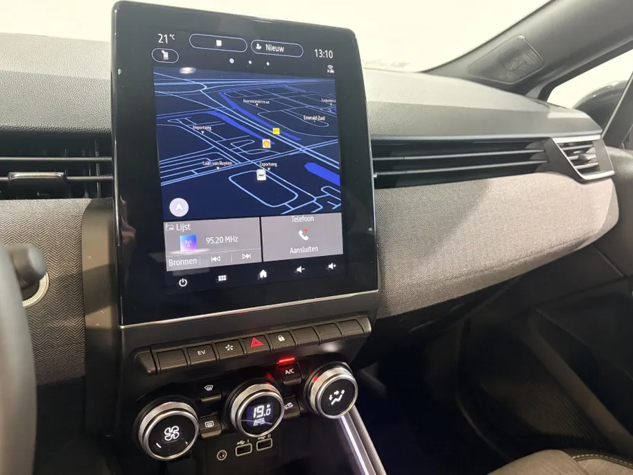 Renault Clio 145PK E-Tech Full Hybrid Techno Automaat | 1e eigenaar | Camera | Parkeersensoren | Climate Control | Apple CarPlay/Android Auto | Cruise Control | Lichtmetalen Velgen | Full LED | Digital Cockpit |