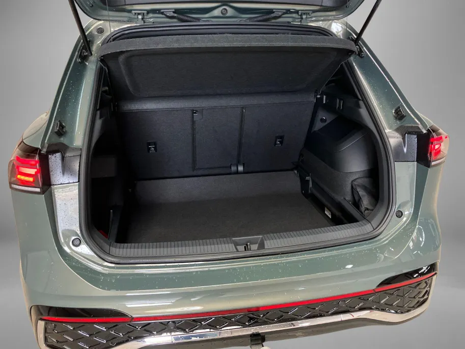 Volkswagen Tiguan 1.5eTSI/150PK R-Line · Panoramadak · Trekhaak · 360°Camera + Parkeersensoren · Garantie t/m 06-01-2030 of 100000km.