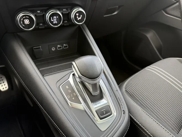 Renault Captur 1.6 E-Tech full hybrid 145 E-Tech engineered | NL Auto | Groot Navi scherm | Dode hoek detectie | LM 18 inch | Trekhaak | Luxe uitvoering
