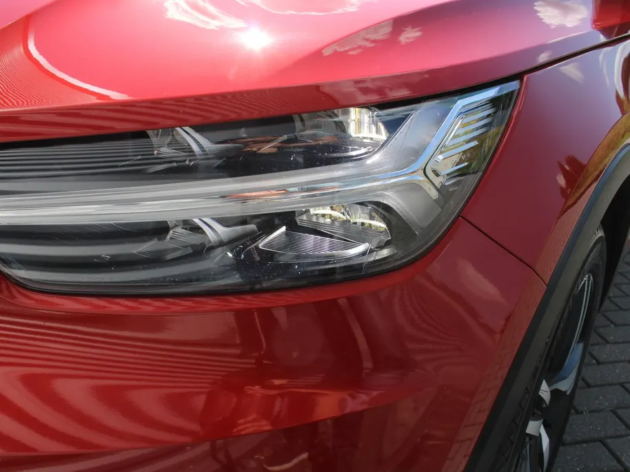 Volvo XC40 2.0 T4 R-Design | Keyless | HK Audio | Adap. Cruise | PDC | Elek. Trekhaak | 19' Velgen | Elek. Kofferklep | Camera | Stoelverwarming |
