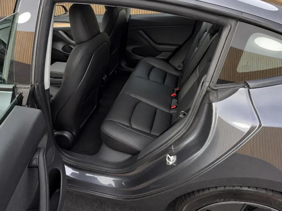 Tesla Model 3 Standard RWD Plus 60 kWh 90% SOH | 12 maanden BOVAG | Stoelverwarming | Groot scherm |