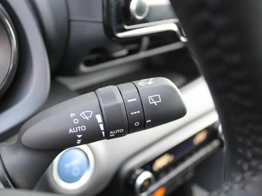 Mazda 2 Hybrid 1.5 Agile | Comfort pakket | 15" LM | Stoelverwarming | Apple Carplay / Android Auto |