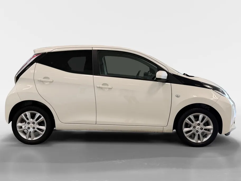 Toyota Aygo 1.0 X-JOY | NAVI | CAMERA | DEALERONDERHOUDEN |