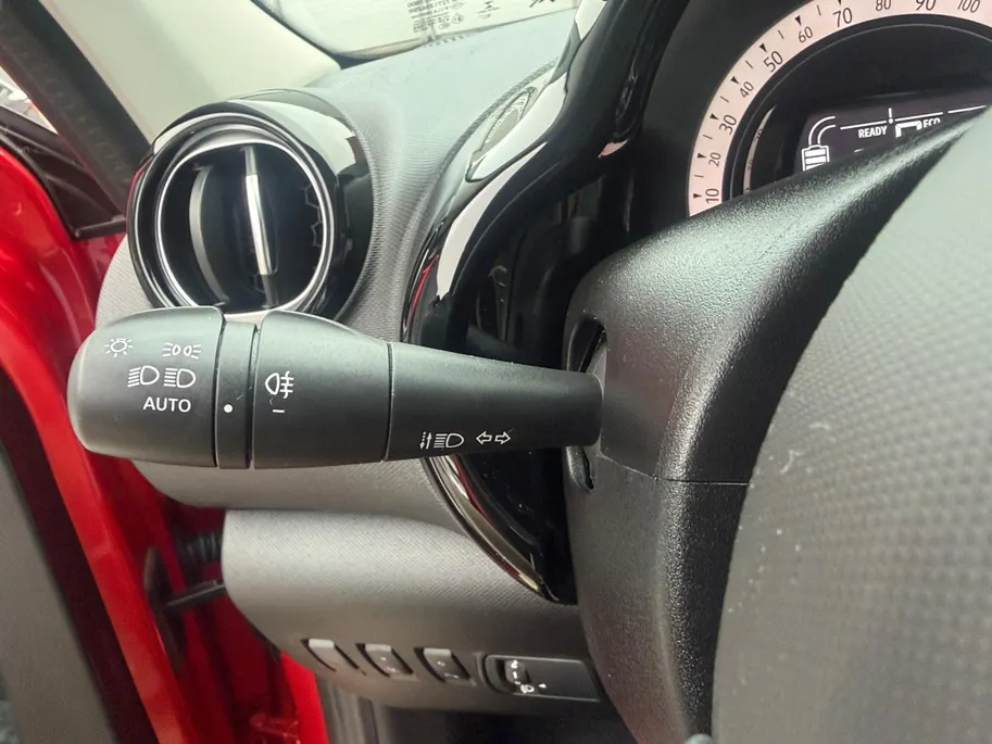 Renault Twingo Z.E. R80 Intens | Elektrisch | Stoelverwarming | Parkeersensoren | Camera | SOH 96.0% | Bluetooth | Cruise & Climate Control | Volledig Dealer Onderhouden | 12 Maanden BOVAG Garantie