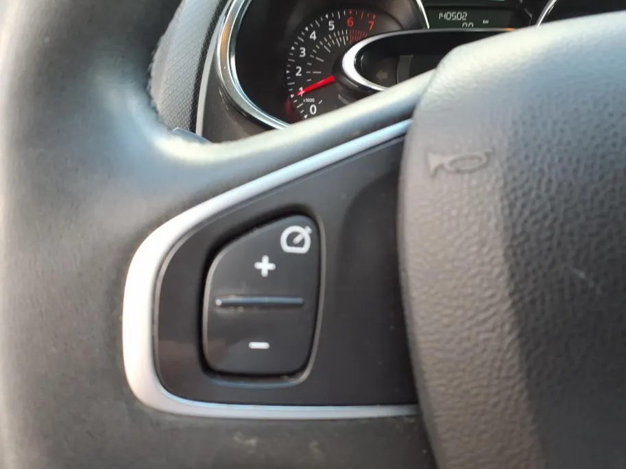 Renault Clio 0.9 TCe Limited navi , airco , trekhaak , lm velgen , parkeersensor , tel , usb .