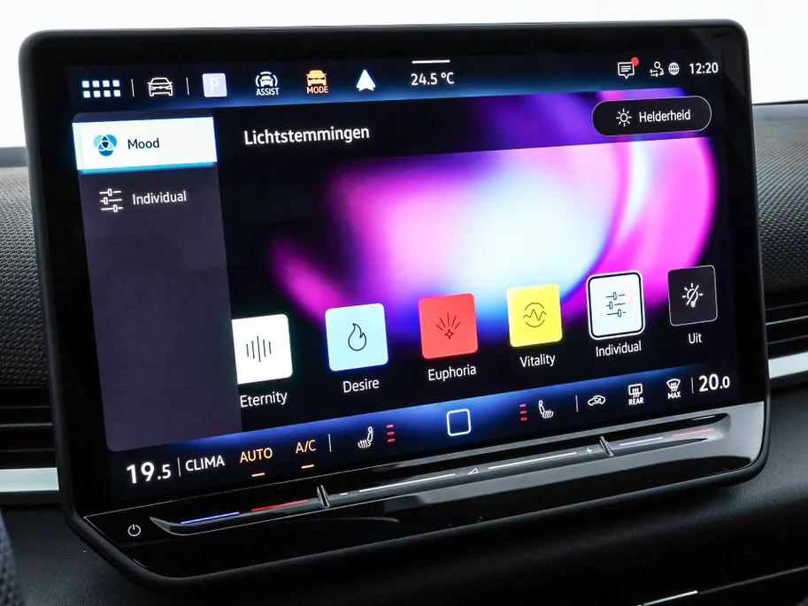 Volkswagen T-Roc R-Line First Edition 1.5 eTSI 150 PK 7 versn. DSG · Electrische achterklep · Achteruitrijcamera · Draadloze telefoonlader · Voorraad OUTLET · Prijs is inclusief inruilpremie ·