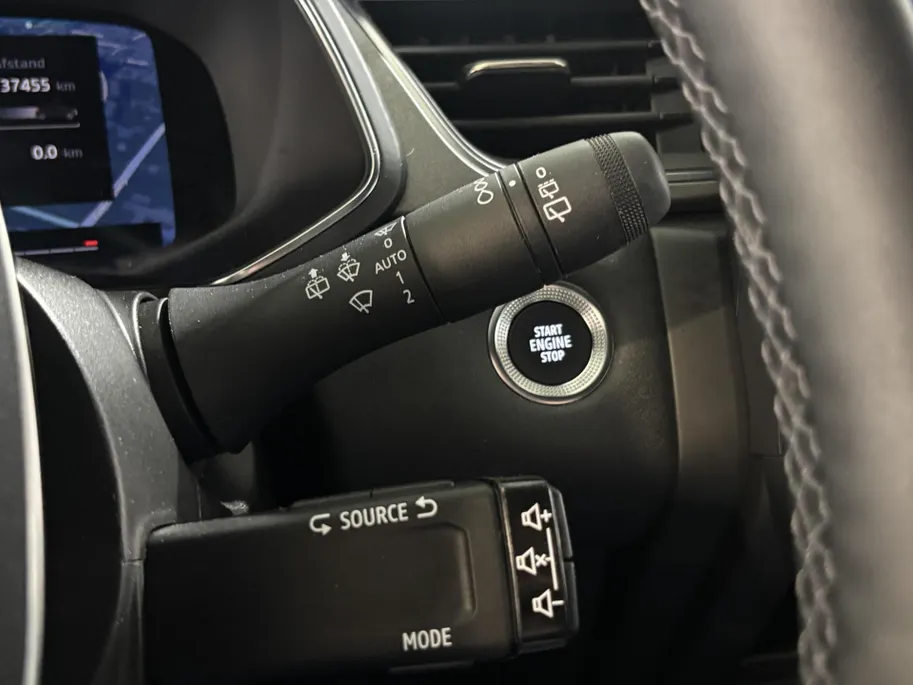 Renault Captur 90PK TCe Techno | Pack Winter | Navi | Climate Control | Camera | Parkeersensoren | Apple CarPlay/Android Auto | Lichtmetalen Velgen | Full LED | Armsteun | Digital Cockpit |