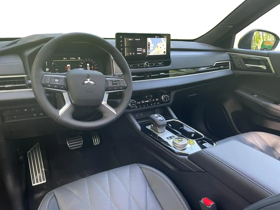Mitsubishi Outlander 2.4 PHEV Black Edition 2.4 PHEV Black Edition | 6000 EURO KORTING | ALLE OPTIES | DIRECT LEVERBAAR |