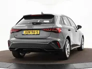 Audi A3 Sportback 40 TFSIe 204pk S Edition · Camera · Apple/Android Car Play · Parkeer Assistent · Stoelverwarming · Sportstoelen · Sfeerverlichting · Garantie t/m 06-10-2029 of 100.000km