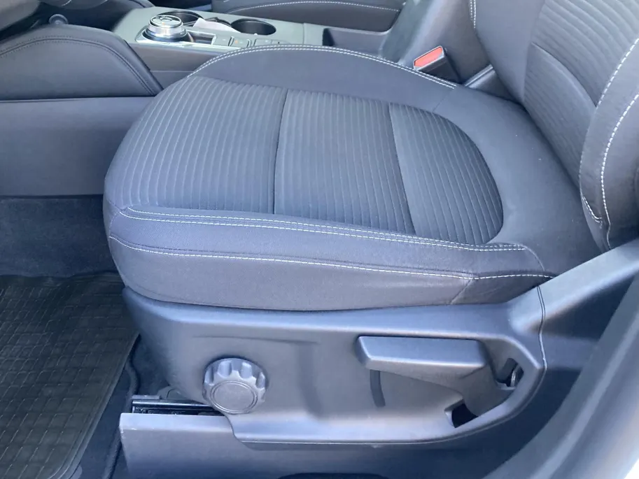 Ford Kuga 2.5 PHEV 225 pk Titanium Navigatie-Draadloos opladen-achteruitrijcamera-parkeersensoren