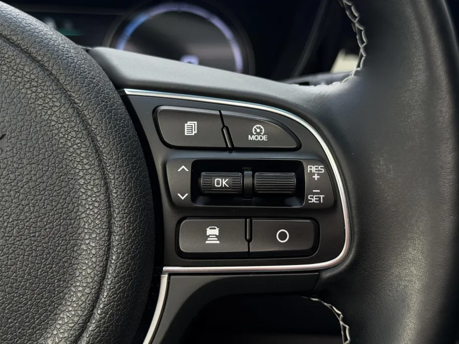 Kia e-Niro ExecutiveLine 64 kWh | Warmtepomp | Memory seats | Stoelverwarming- en ventilatie | JBL audio-installatie | Glazen schuif-/kanteldak | Dodehoekassistentie | Parkeersensoren voor- en achter | Apple/Android Carplay