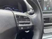 Hyundai Kona EV Comfort 64 kWh | Warmtepomp | 100% SOH | Adaptive cruise control | Apple Carplay & Android Auto | Achteruitrijcamera | Parkeersensoren achter | Keyless entry | DAB radio |