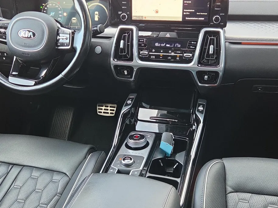 Kia Sorento 1.6 T-GDI Plug-in Hybrid 4WD ExecutiveLine 7p. | Navi | Clima | 360° Camera | Stoelventilatie | Stoel-/Stuurverwarming | Cruise Control | Keyless Entry | 7-Persoons