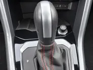 Volkswagen T-Roc 1.5 TSI 150pk Sport Business R · R-line exterieur · Apple/Android Car Play · Camera · Navigatie · Stoelverwarming · P-Sensoren · Alarm · 19'' Inch ·