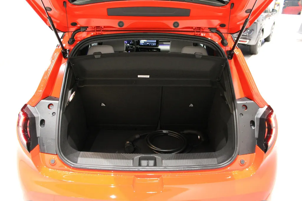Nissan Micra 52 kWh EVOLVE A/T | NISSAN MORE 10 JAAR GARANTIE | 5000 EURO KORTING | Direct leverbaar | Nieuw model | EV | Vol met luxe |
