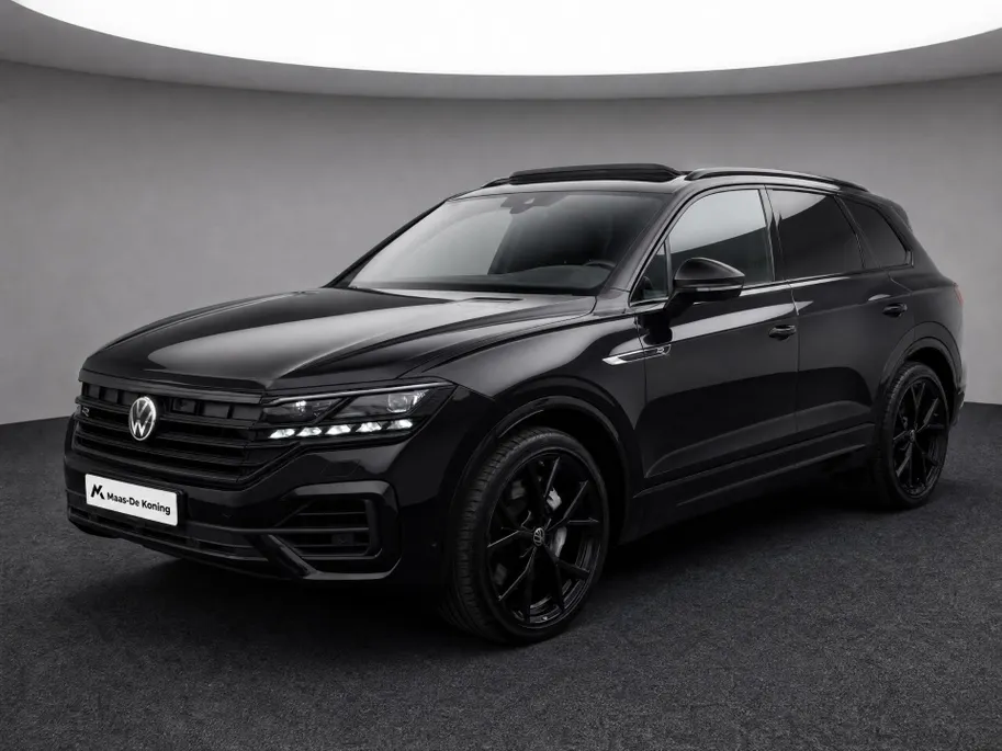 Volkswagen Touareg 3.0TSI 340kW/462PK R-line · Panoramadak · Trekhaak · Leder · Luchtvering