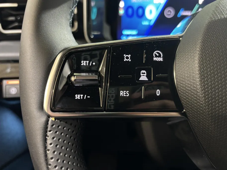 Renault 4 Comfort Range Iconic 52 kWh Automaat | DEMO | Elektrische Klep | Zwarte Motorkap | Camera | Adaptive Cruise Control | Parkeersensoren | Apple CarPlay/Android Auto |