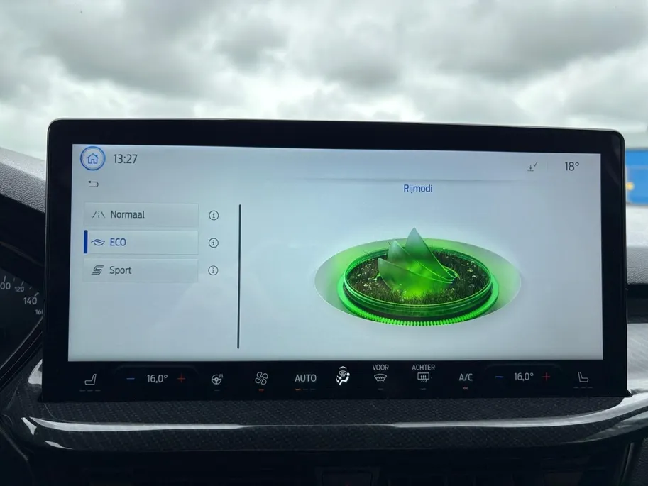 Ford Focus Wagon 1.0 EcoBoost Hybrid ST Line | Navigatie | Stoel/Stuur/Voorruitverwarming | Apple Carplay / Android Auto | Cruise Control | Lichtmetalen Velgen |