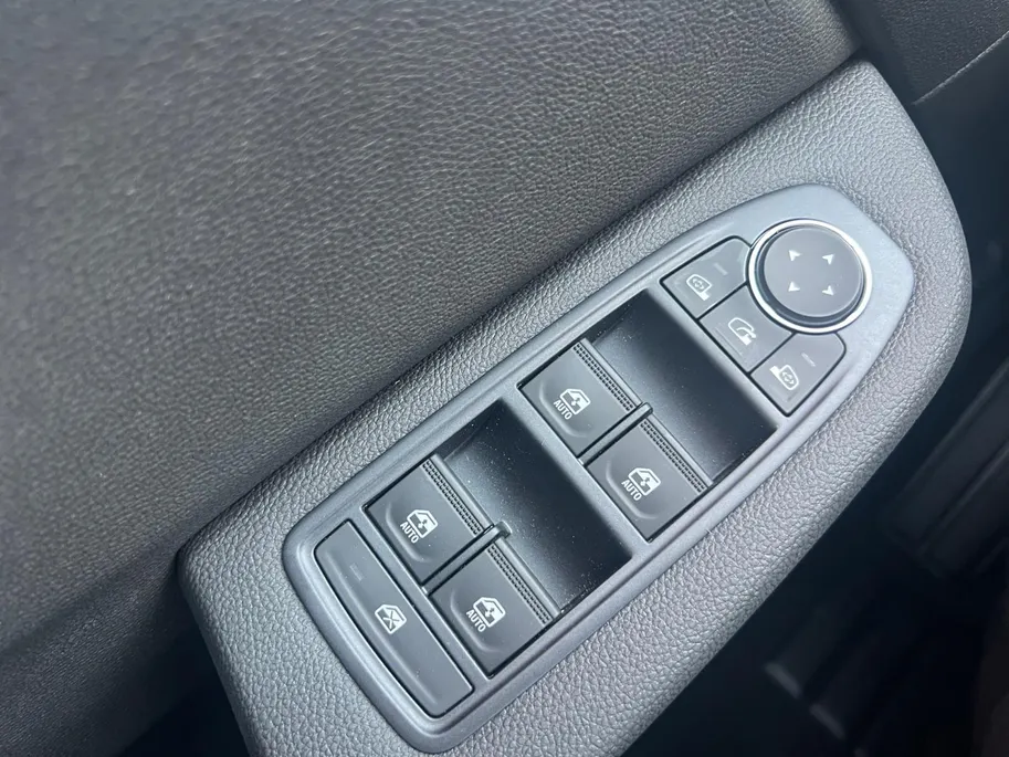 Mitsubishi Colt 1.6 HEV Intense+ | 8 JAAR GARANTIE | PDC V+A | Achteruitrijcamera | Navigatie | Stoel-/stuurverwarming | Apple Carplay/ Android Auto |