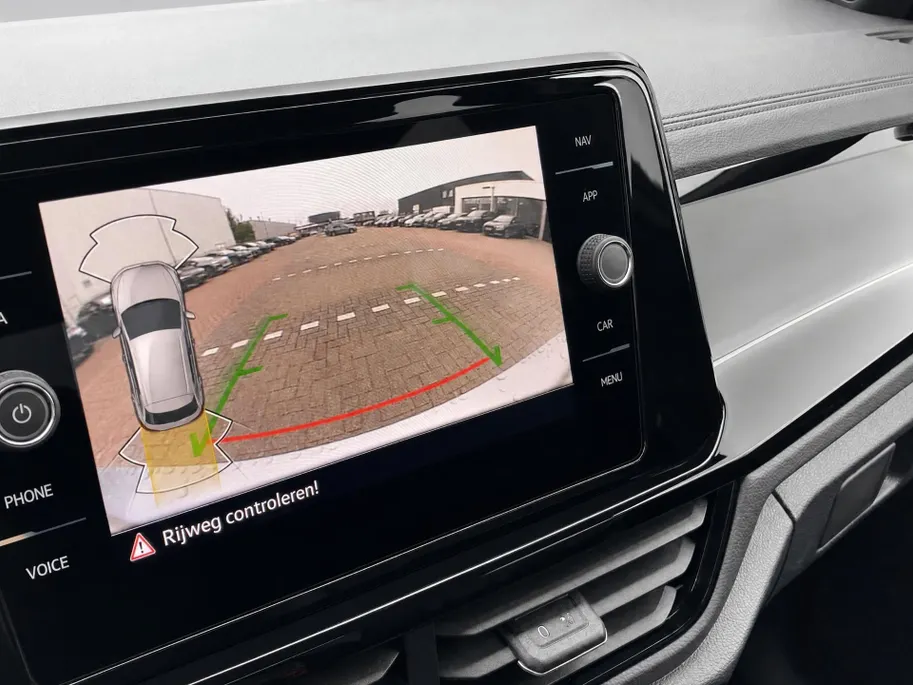 Volkswagen T-Roc 1.5eTsi/150PK DSG R-Line Black Style · Panoramadak · Camera + Parkeersensoren · Apple/Android Car Play · Garantie t/m 18-06-2027