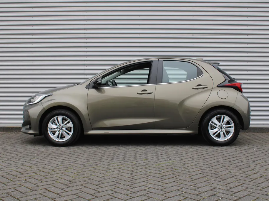 Mazda 2 Hybrid 1.5 Agile | Comfort pakket | Trekhaak | CarPlay | Camera | Stuur-/stoelverwarming | Cruise adapt. | 15' LM |