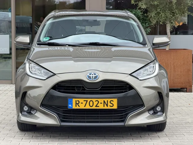 Toyota Yaris 1.5 Hybrid Dynamic | Keyless | Camera | Adapt. Cruise VERKOCHT