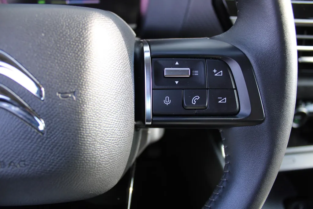 Citroën ë-C4 Shine 50 kWh | Airco | Cruise | Navi | Keyless | Trekhaak | LM Velgen | Heads Up Display | Stoelverwarming |