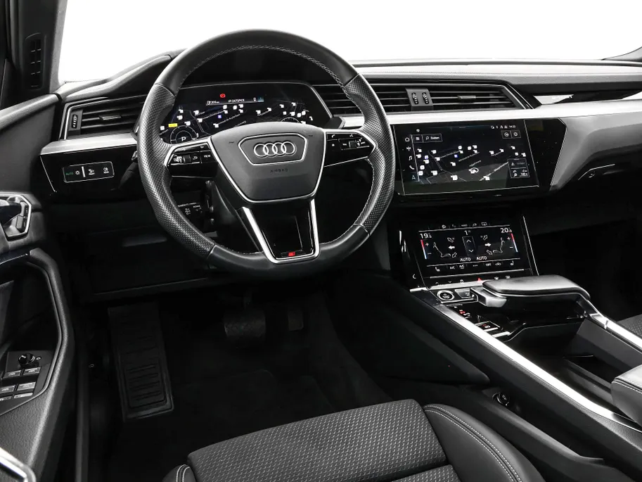 Audi e-tron 55 408pk Quattro S edition 95 kWh · SOH 95,6% · Panoramadak · 360 Camera · B&O Audio · Stoelverwarming · Luchtvering · 21'' Inch ·