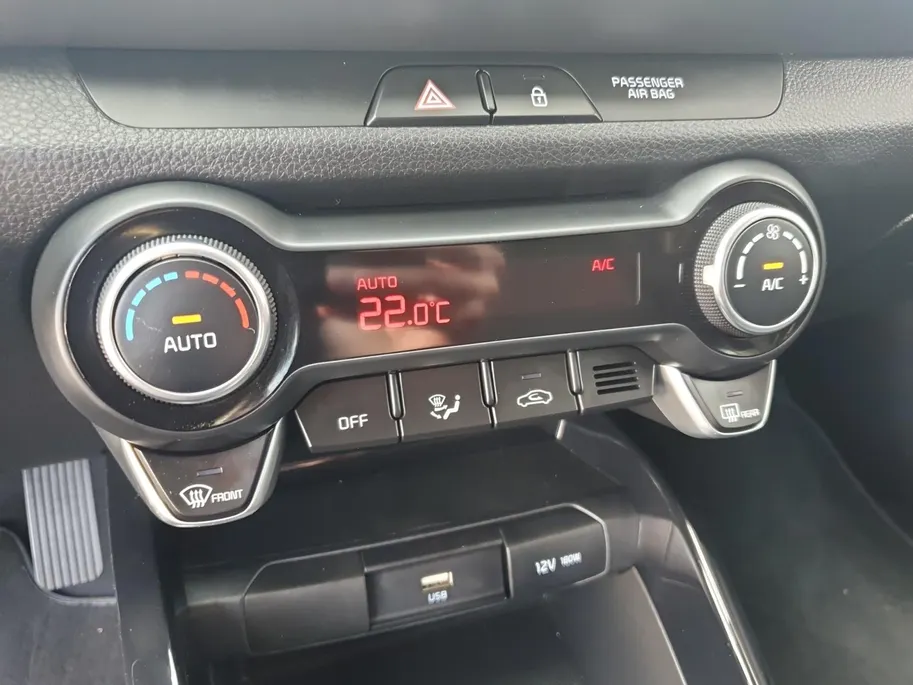 Kia Stonic 1.0 T-GDi MHEV DynamicPlusLine | Stoel en stuurverwarming | Climate control | Navigatie | Camera | Keyless met startknop | Apple Carplay / Android Auto |