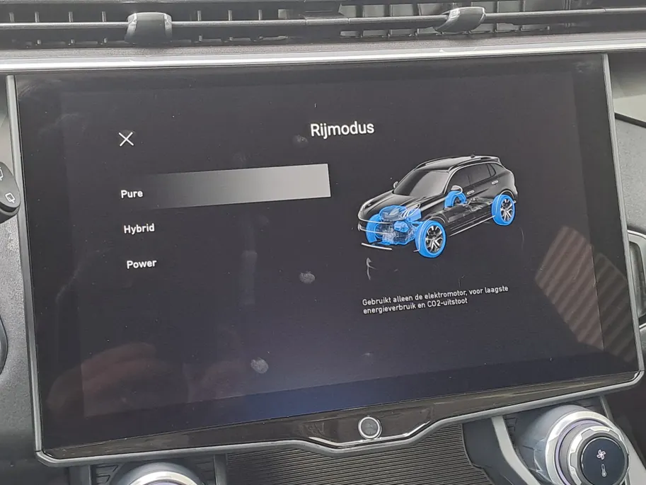 Lynk & Co 01 1.5 PHEV | SOH 97,3% | Automaat | Camera | Navigatie | Climate Control | Trekhaak afneembaar | Apple Carplay/Android Auto | DAB | Keyless entry | Keyless start | Stoel verw.