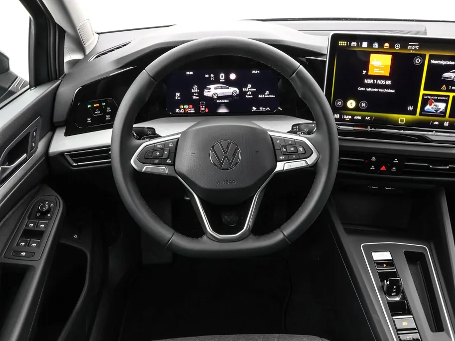 Volkswagen Golf Life Edition 1.5 eHybrid 204 PK 7 versn. DSG · Draadloze telefoonlader · Achteruitrijcamera · Privatelease Van 594,- voor  472,- obv 24 maanden! · Prijs is inclusief inruilpremie · MEGA SALE