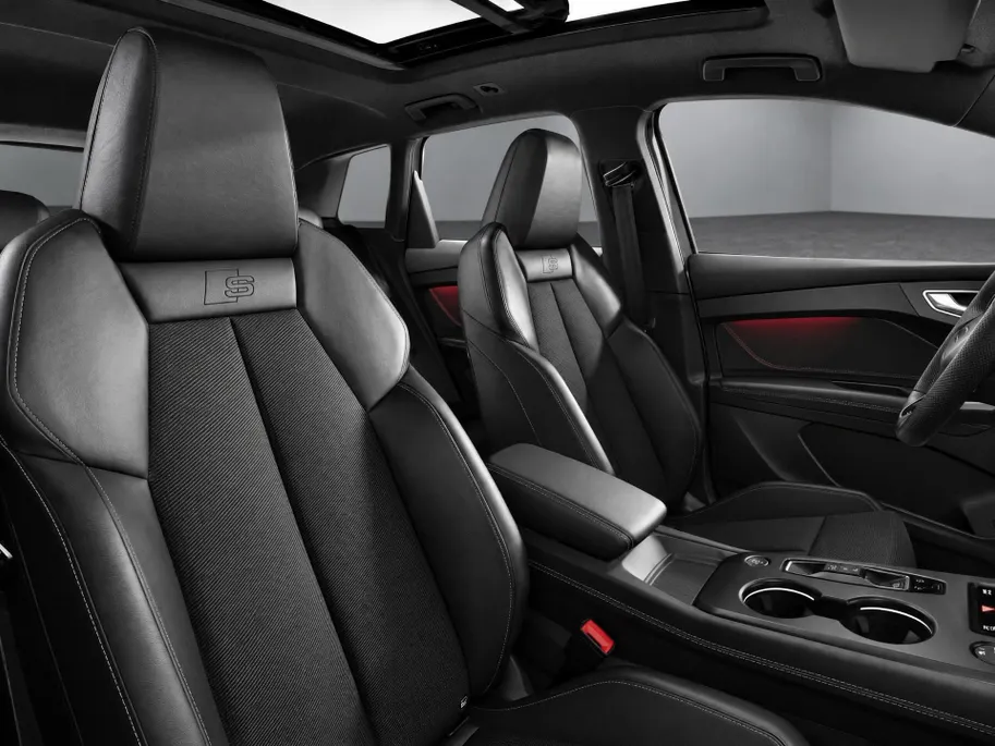 Audi Q4 Q4 S edition performance 286 PK · Glazen panoramadak · Tech plus · Trekhaak elek. wegklapbaar