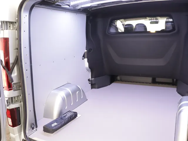 Renault Trafic 170PK L2H1 | 2 SCHUIFDEUREN | Luxe | DC DUBBEL CABINE BLACK EDITION | FULL OPTION | NAVIGATIE | CAMERA | KEYLESS | PARKEERSENSOREN