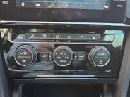 Volkswagen Golf 1.0 TSI Highline Business R | Panoramadak | Virtual Cockpit | Achteruitrijcamera | Apple/Android Auto | Dynaudio | 12 maanden garantie |