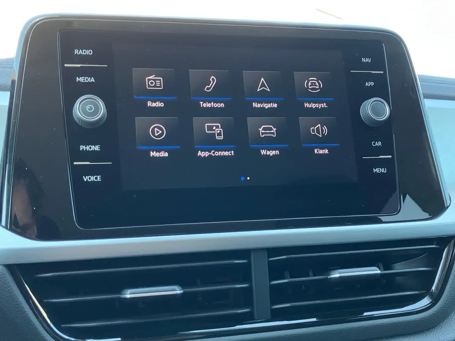 Volkswagen T-Roc 1.0TSI/110PK Life Business · Navigatie · Apple/Android Car Play · Stoelverwarming · Garantie t/m 06-06-2027 of 100000km.