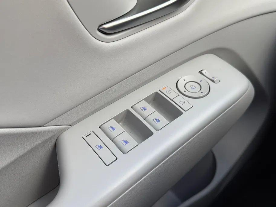 Hyundai Kona 1.6 GDI HEV Premium Sky | Schuif-/kanteldak | Navigatie | Apple Carplay/ Android auto |  360 camera | Stuur-/Stoelverwarming | Stoelventilatie | DEALER AUTO!!