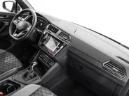 Volkswagen Tiguan 1.4 TSI 245pk DSG eHybrid R-Line Business · Apple/Android Car Play · Wegklapbare Trekhaak · Alarm · Dodehoek Detectie · Stoel-& Stuurverwarming · 19'' Inch ·