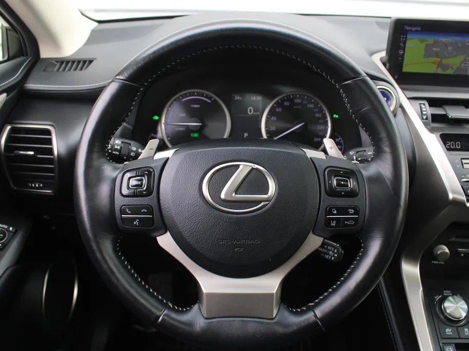 Lexus NX 300h AWD Sport Edition | Luxury + Safety Pack | Stuur-/stoelverwarming | Schuif-/kantel dak | Draadloze lader | 18' LM | Camera | Cruise adapt. |
