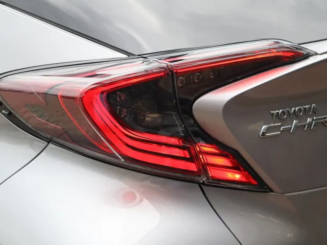 Toyota C-HR 1.8 Hybrid Style Ultimate Blindspot | Stoel en stuurverwarming | All seasons