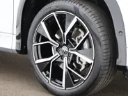 Volkswagen Tayron 1.5 204pk DSG eHybrid R-Line Edition · Panoramadak · 360 Camera · Inklap. Trekhaak · Matrix LED · Dodehoeksensor · Keyless · Garantie t/m 04-08-2029 of 100.000km