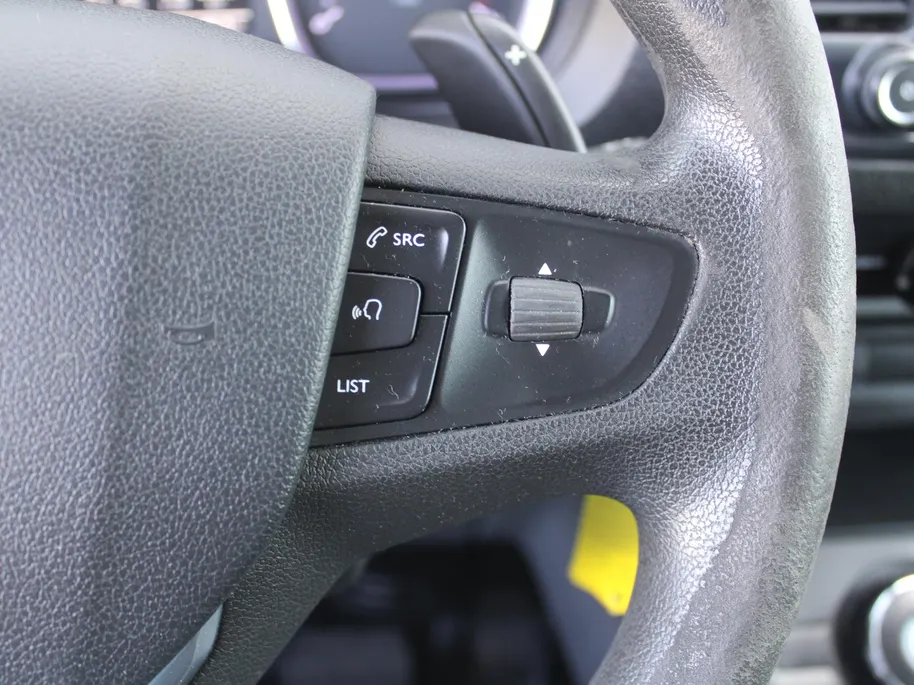 Peugeot Expert 227S 2.0 BlueHDI 180 Premium Pack | Trekhaak | Navi | Camera | Dodehoek detectie | Automaat | PDC | Airco | Cruise | Betimmerd | Betonplex vloer |