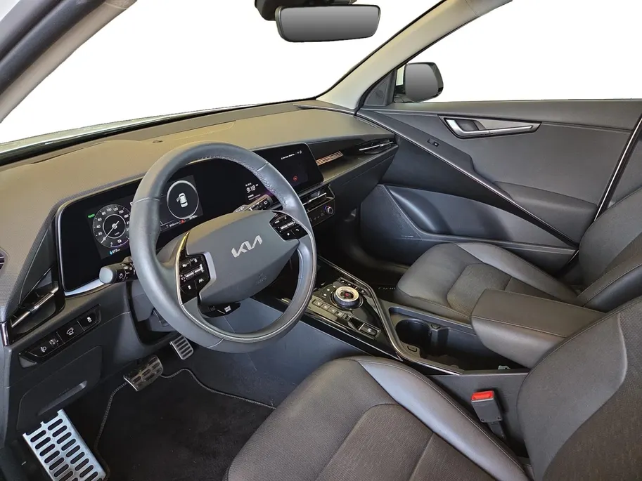Kia Niro EV ExecutiveLine 64.8 kWh Accu 100% | Meest luxe uitvoering | Schuif/kantel dak | Dodehoek Detectie | Cruise Control Adaptief |  Head up Display | Stoelverwarming en Ventilatie | Harmen / Kardon | camera | Carplay & Android | Fabrieksgarantie t/m 19-06-2031