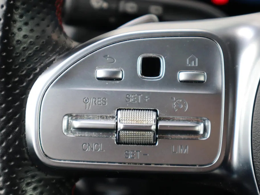 Mercedes-Benz GLA 250 e AMG Line l Trekhaak l Panoramadak l Keyless l Stoelverwarming l Memory
